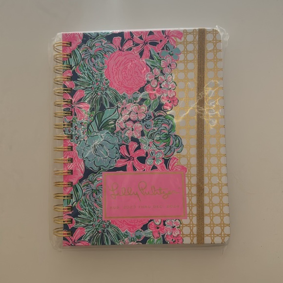 Lilly Pulitzer 2024 Planner - Picture 1 of 7